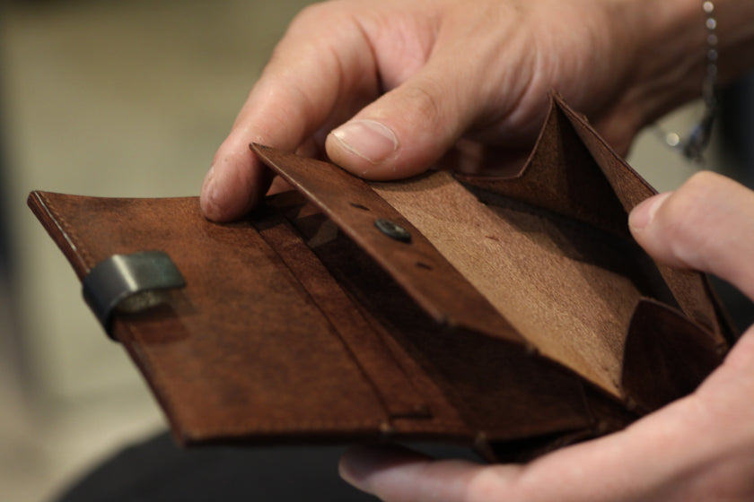 Minimal folded wallet − Pegos −