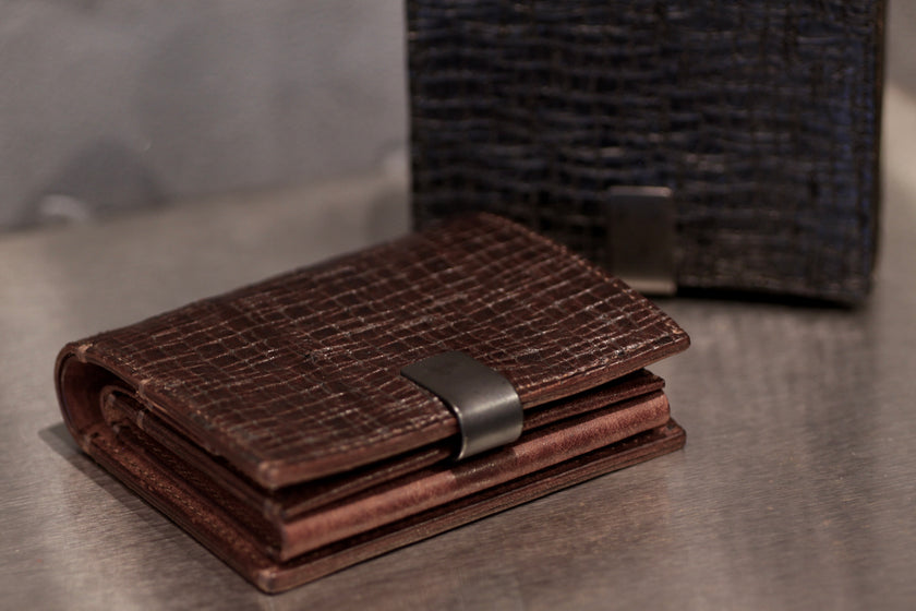 Minimal folded wallet − Pegos −