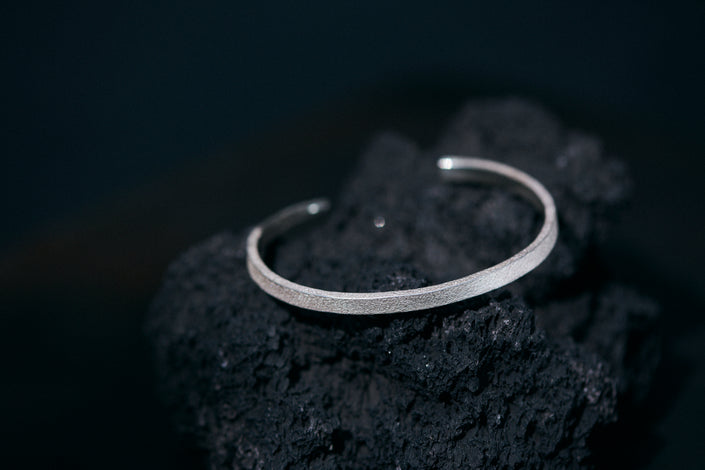 4mm Stone Texture Narrow Bangle