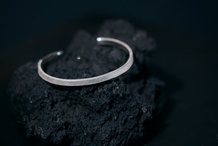4mm Stone Texture Narrow Bangle