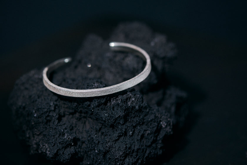 4mm Stone Texture Narrow Bangle