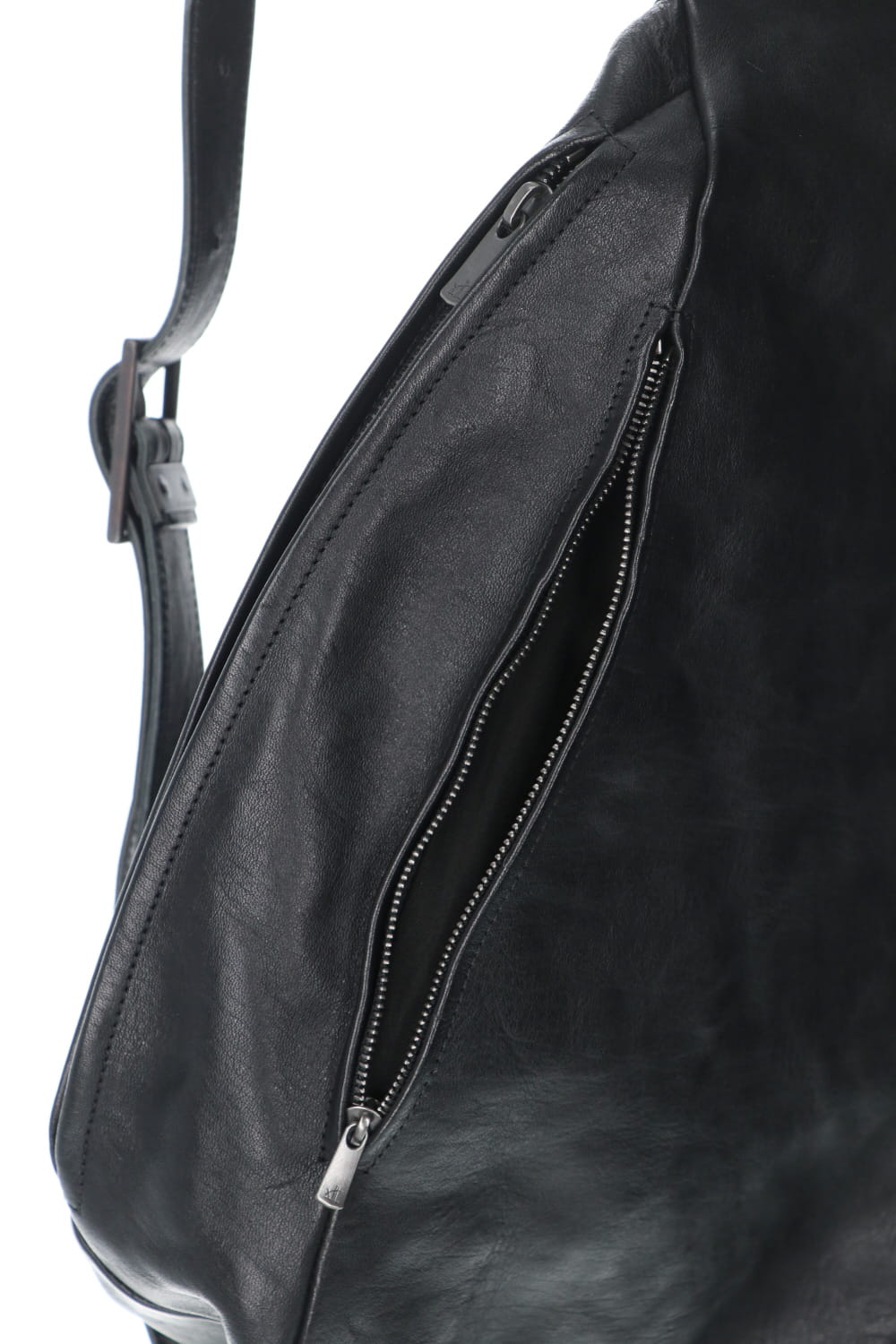 One Shoulder Leather Body Bag ( Right )
